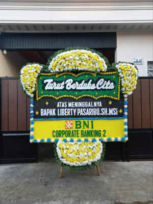 Papan Bunga Duka di Mbua Tengah