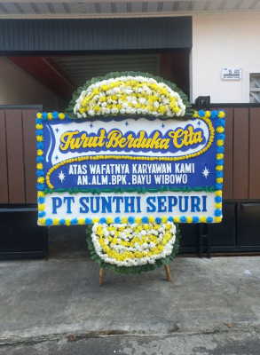 Papan Bunga Duka di Mbua Tengah