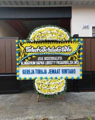 Papan Bunga Duka di Mbua Tengah