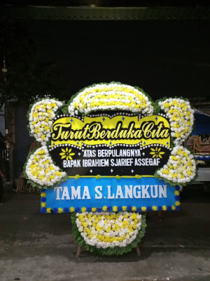 Papan Bunga Duka di Mbua Tengah